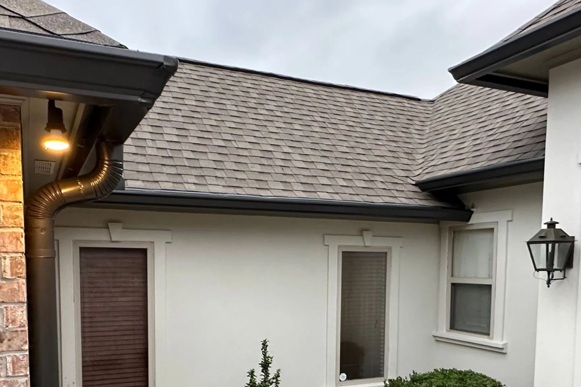 Top 7 Benefits of Seamless Gutters for Baton Rouge Homes